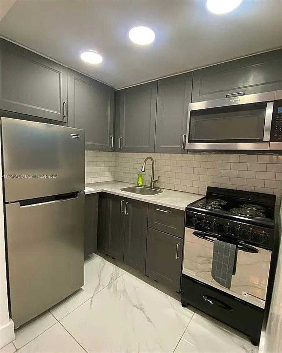 Small Image of 7904 WEST DR #512, North Bay Village Number 9