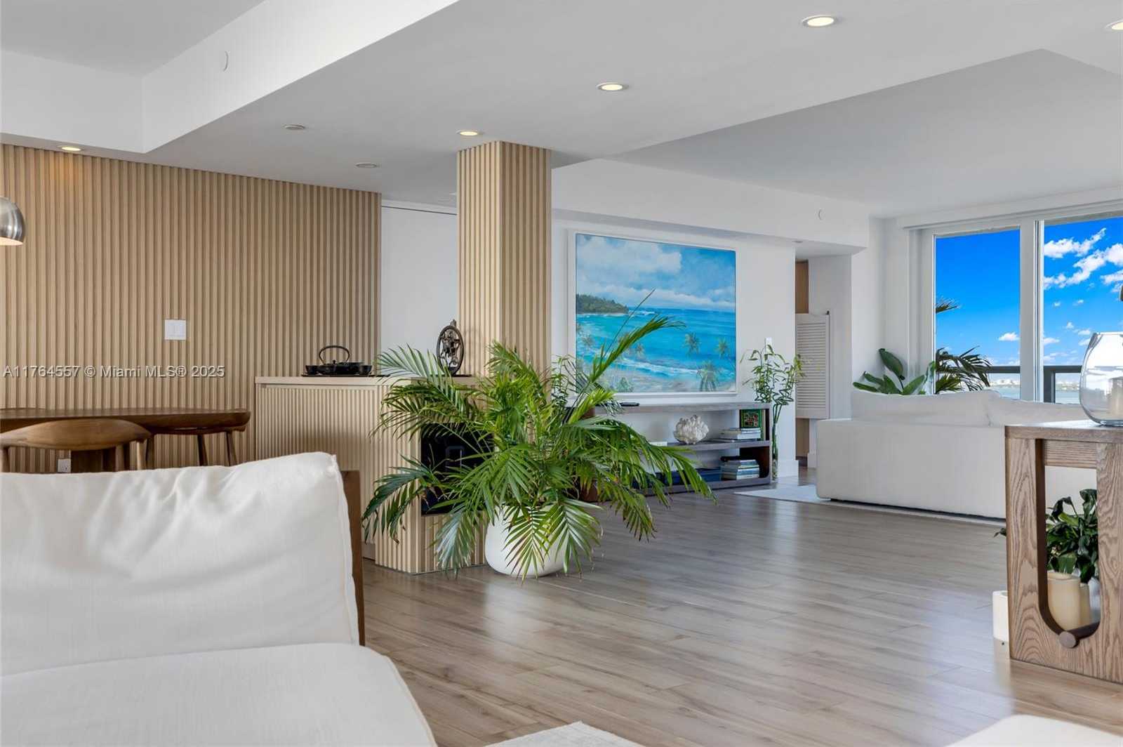 Small Image of 5900 COLLINS AV #2205/06, Miami Beach Number 15