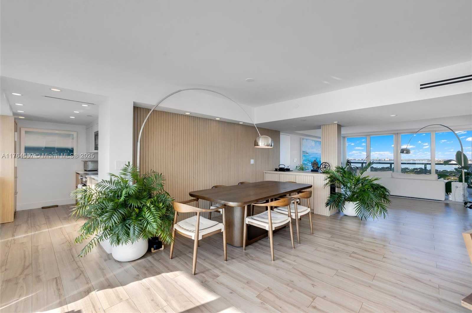 Small Image of 5900 COLLINS AV #2205/06, Miami Beach Number 16