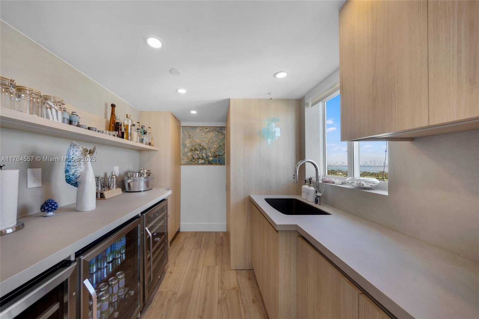 Small Image of 5900 COLLINS AV #2205/06, Miami Beach Number 25
