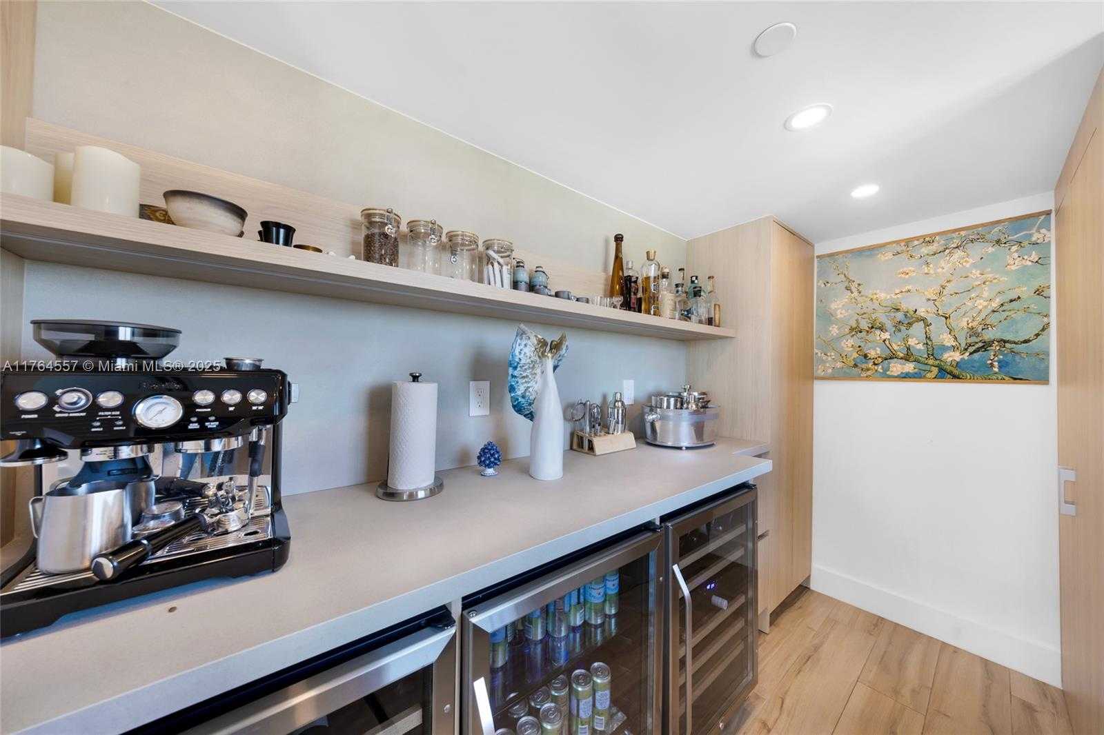 Small Image of 5900 COLLINS AV #2205/06, Miami Beach Number 26