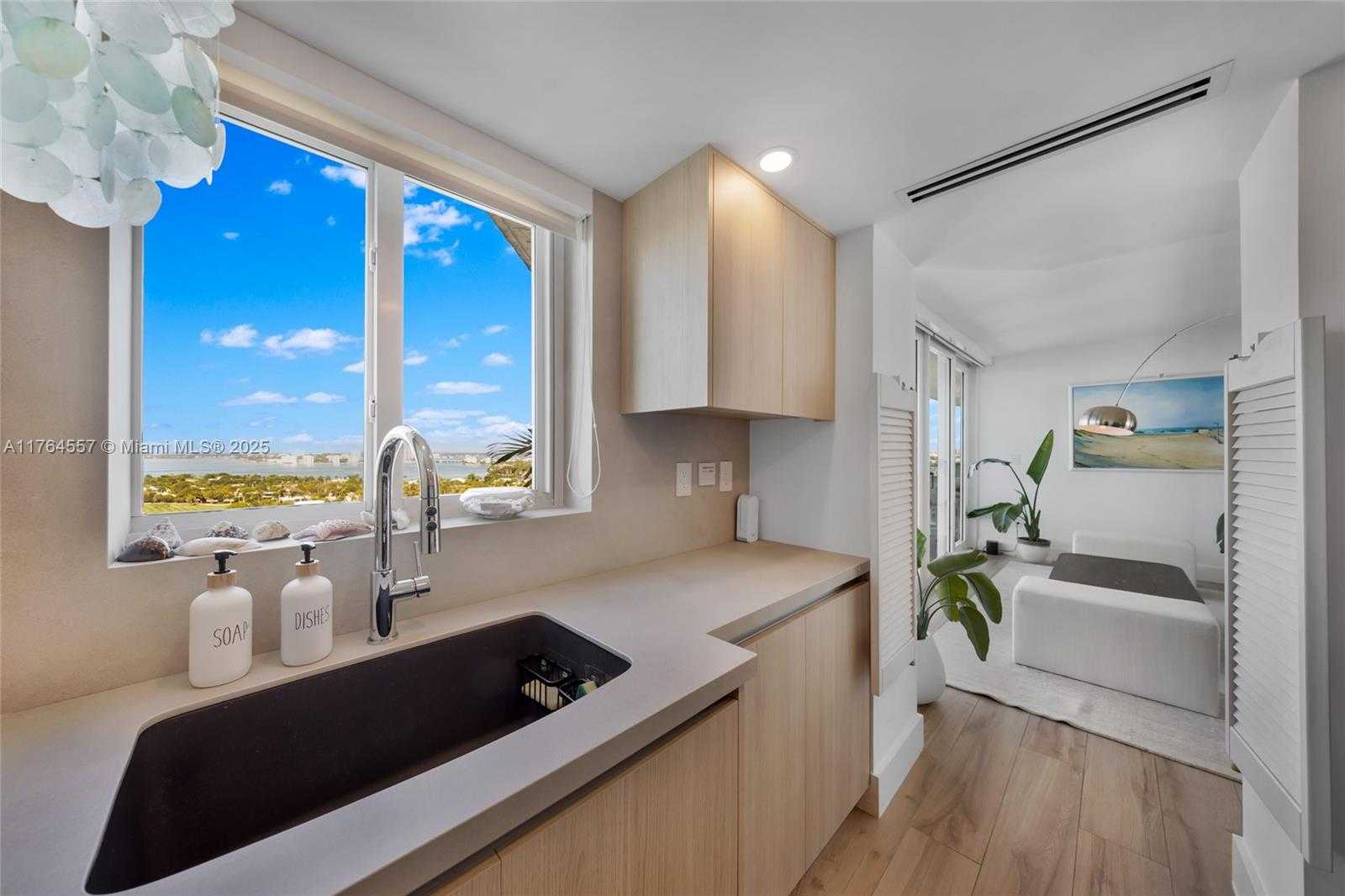 Small Image of 5900 COLLINS AV #2205/06, Miami Beach Number 27
