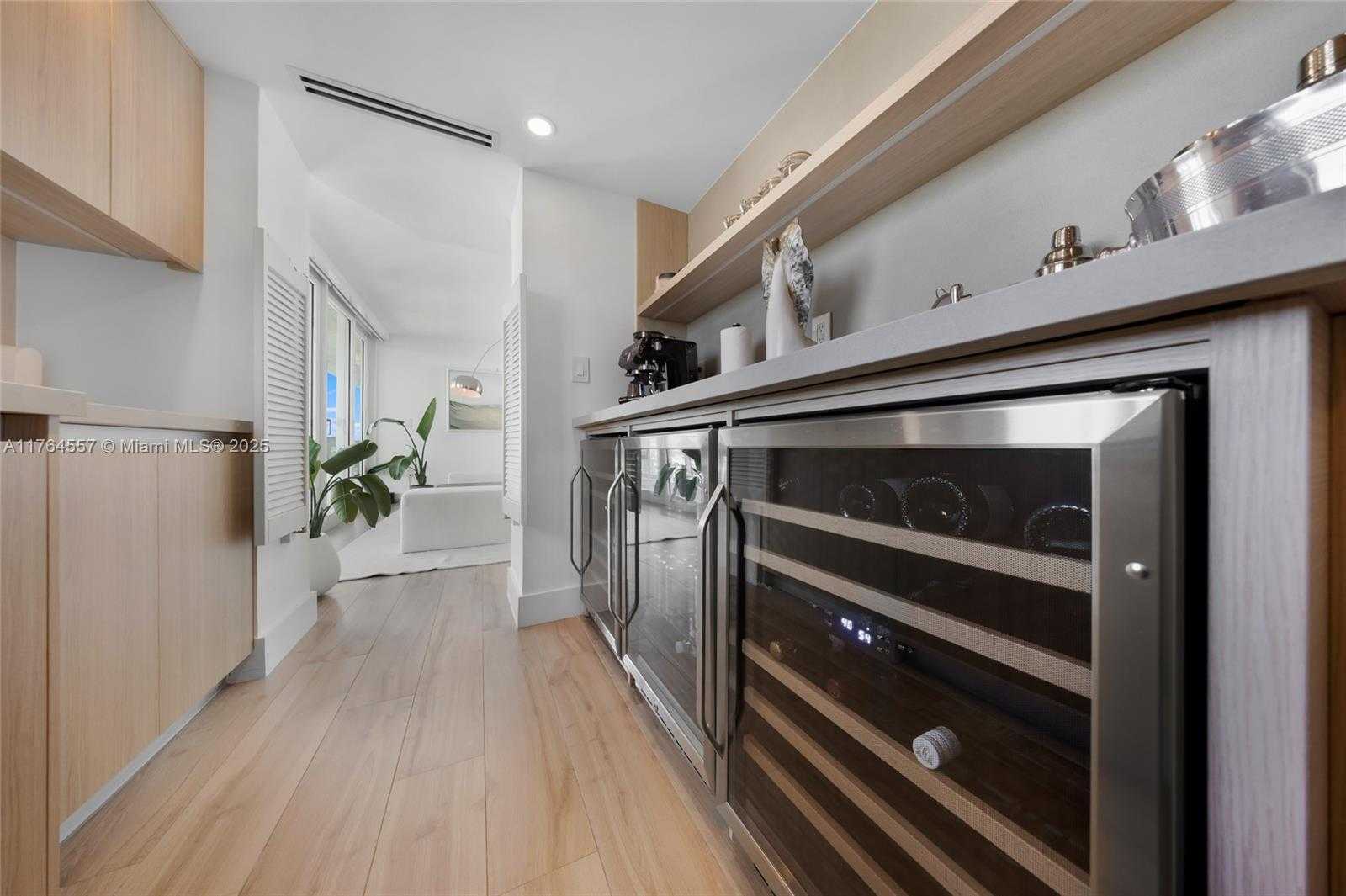 Small Image of 5900 COLLINS AV #2205/06, Miami Beach Number 28