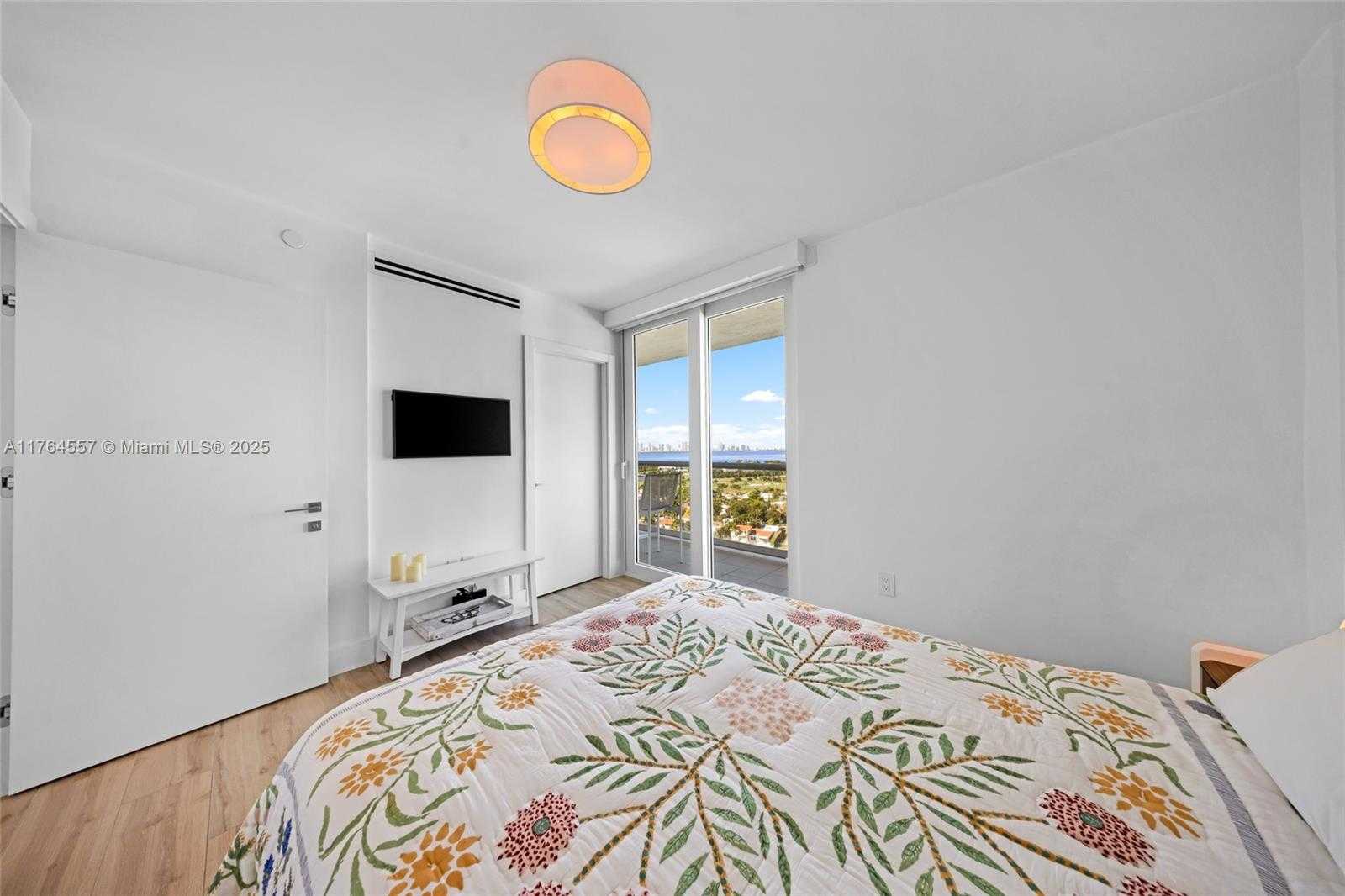 Small Image of 5900 COLLINS AV #2205/06, Miami Beach Number 30