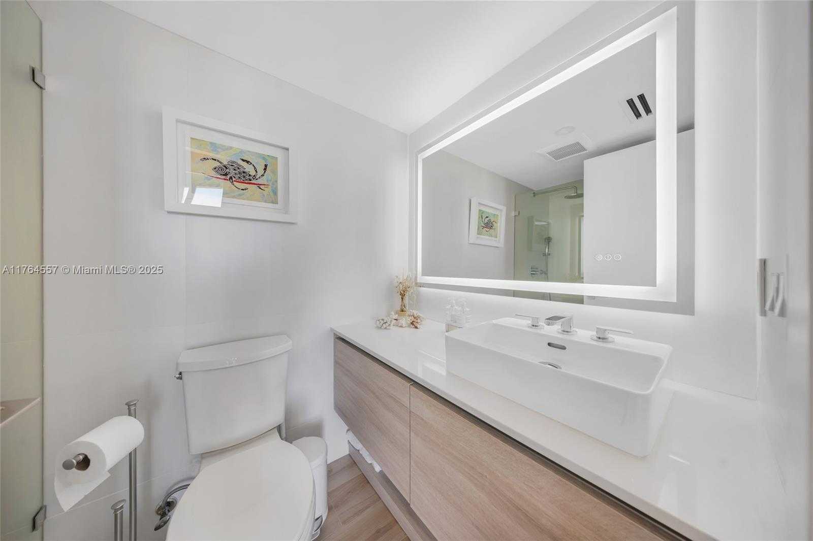 Small Image of 5900 COLLINS AV #2205/06, Miami Beach Number 31