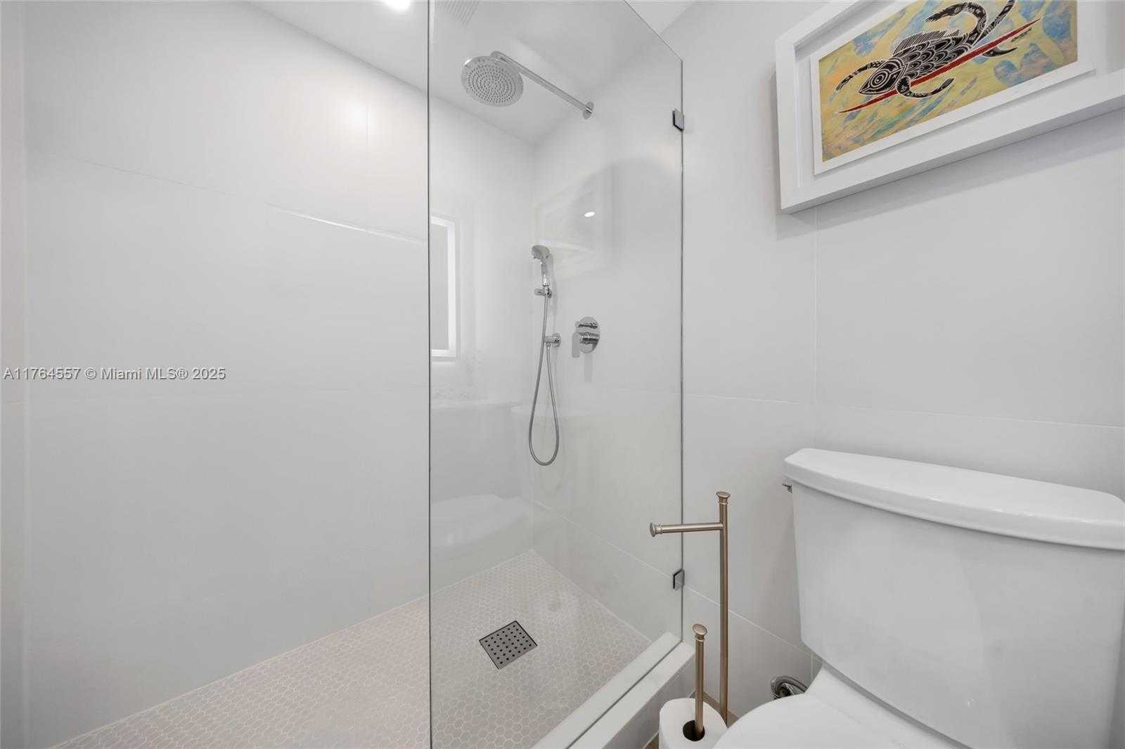 Small Image of 5900 COLLINS AV #2205/06, Miami Beach Number 32