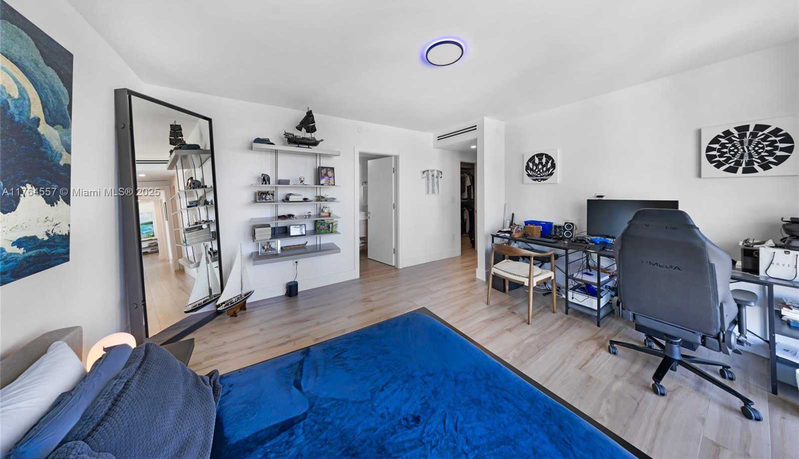 Small Image of 5900 COLLINS AV #2205/06, Miami Beach Number 36
