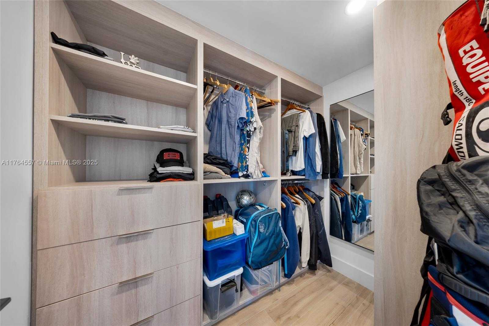 Small Image of 5900 COLLINS AV #2205/06, Miami Beach Number 37