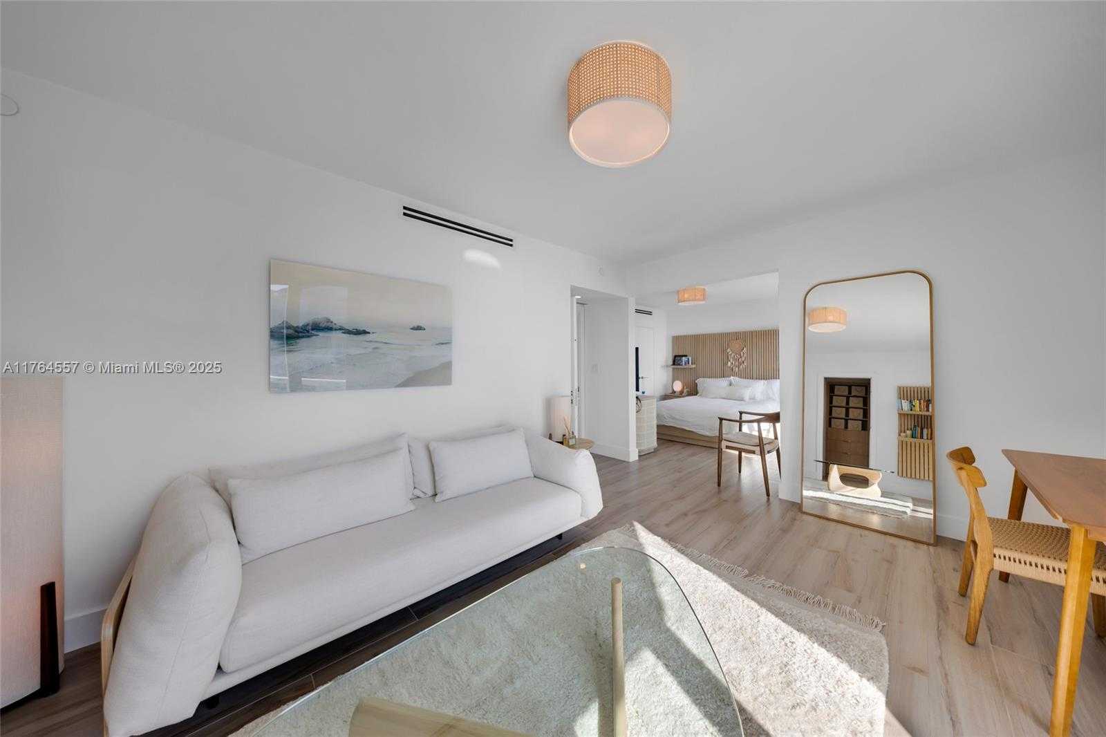 Small Image of 5900 COLLINS AV #2205/06, Miami Beach Number 49