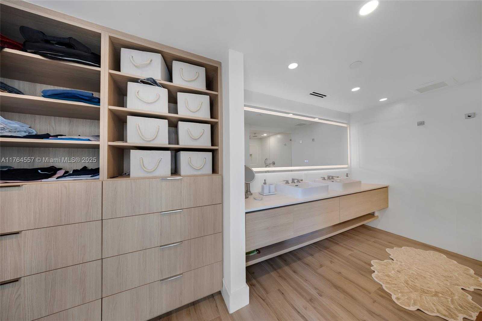 Small Image of 5900 COLLINS AV #2205/06, Miami Beach Number 52