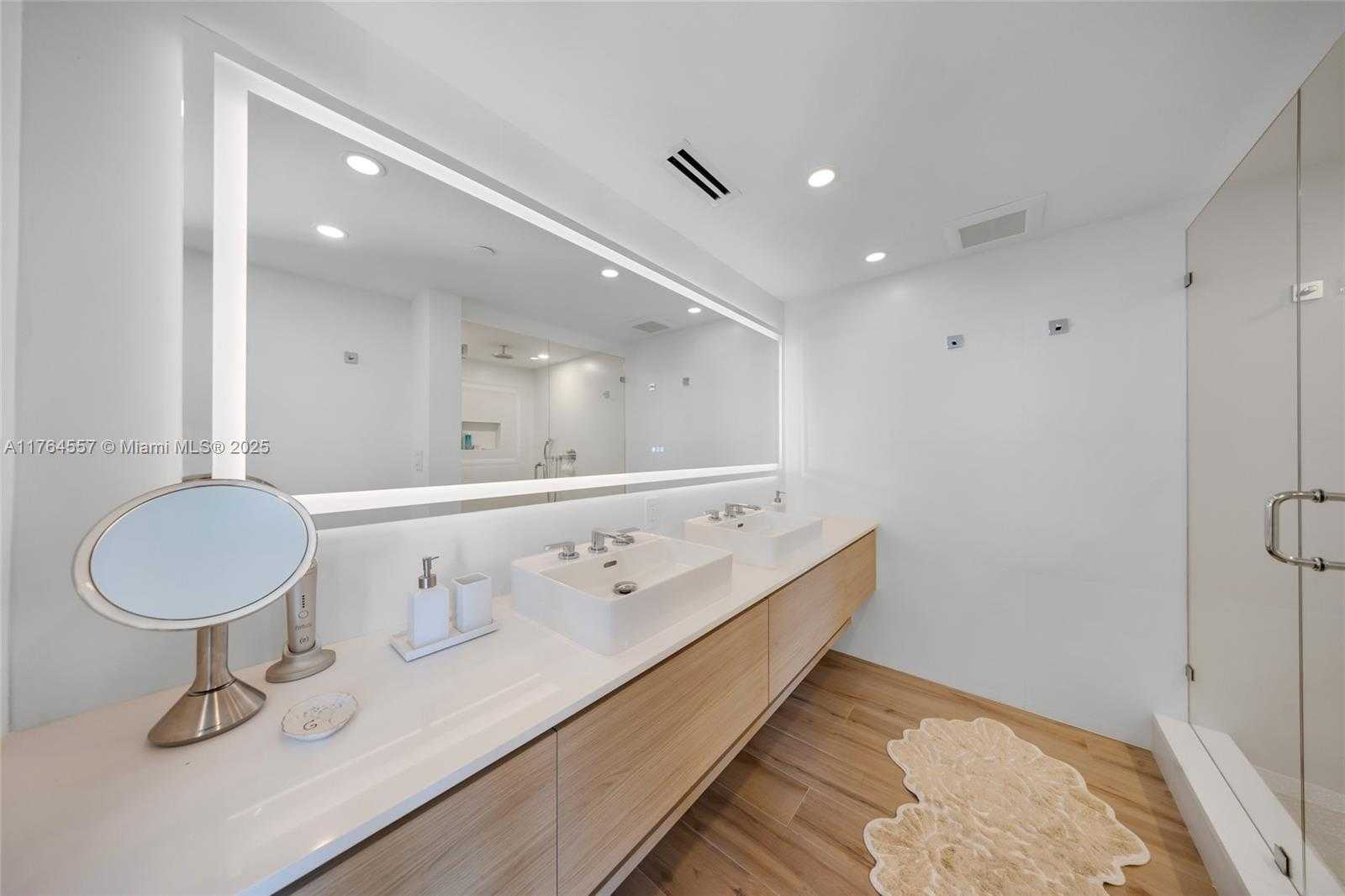 Small Image of 5900 COLLINS AV #2205/06, Miami Beach Number 53