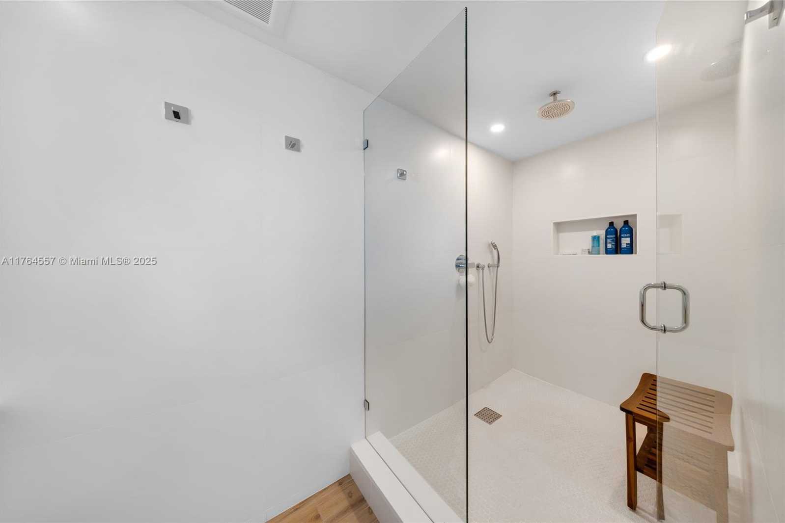 Small Image of 5900 COLLINS AV #2205/06, Miami Beach Number 54