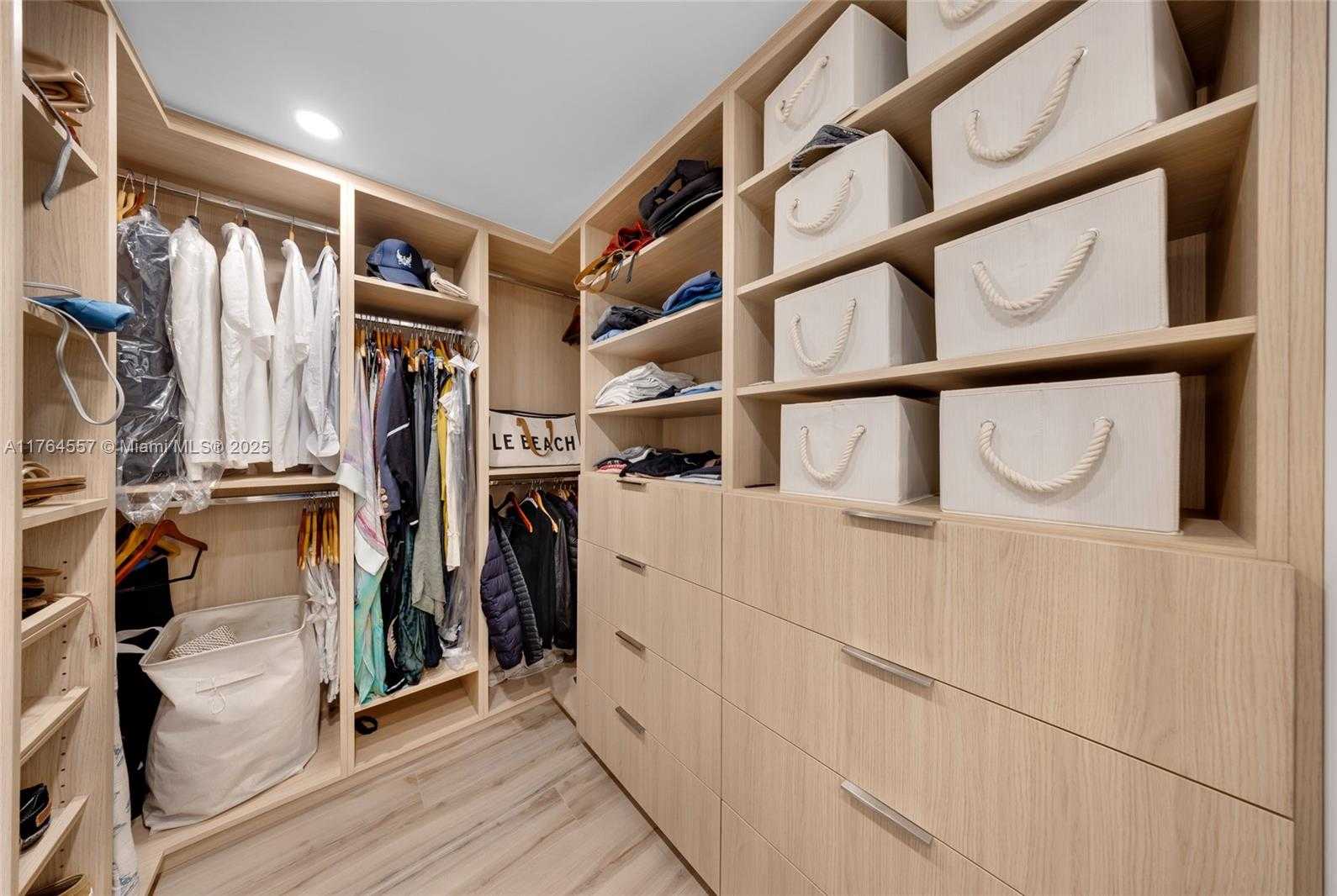 Small Image of 5900 COLLINS AV #2205/06, Miami Beach Number 55