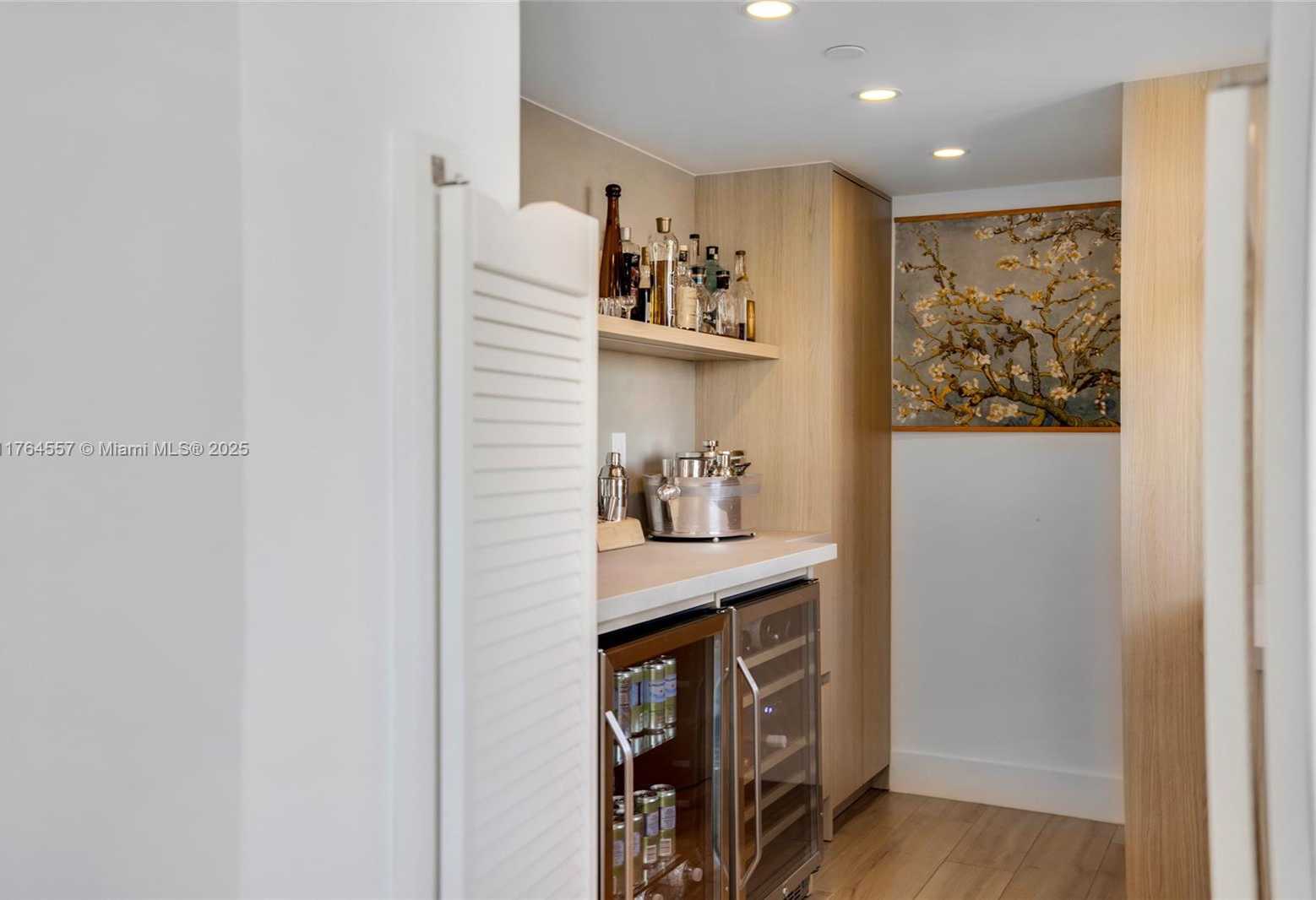 Small Image of 5900 COLLINS AV #2205/06, Miami Beach Number 8