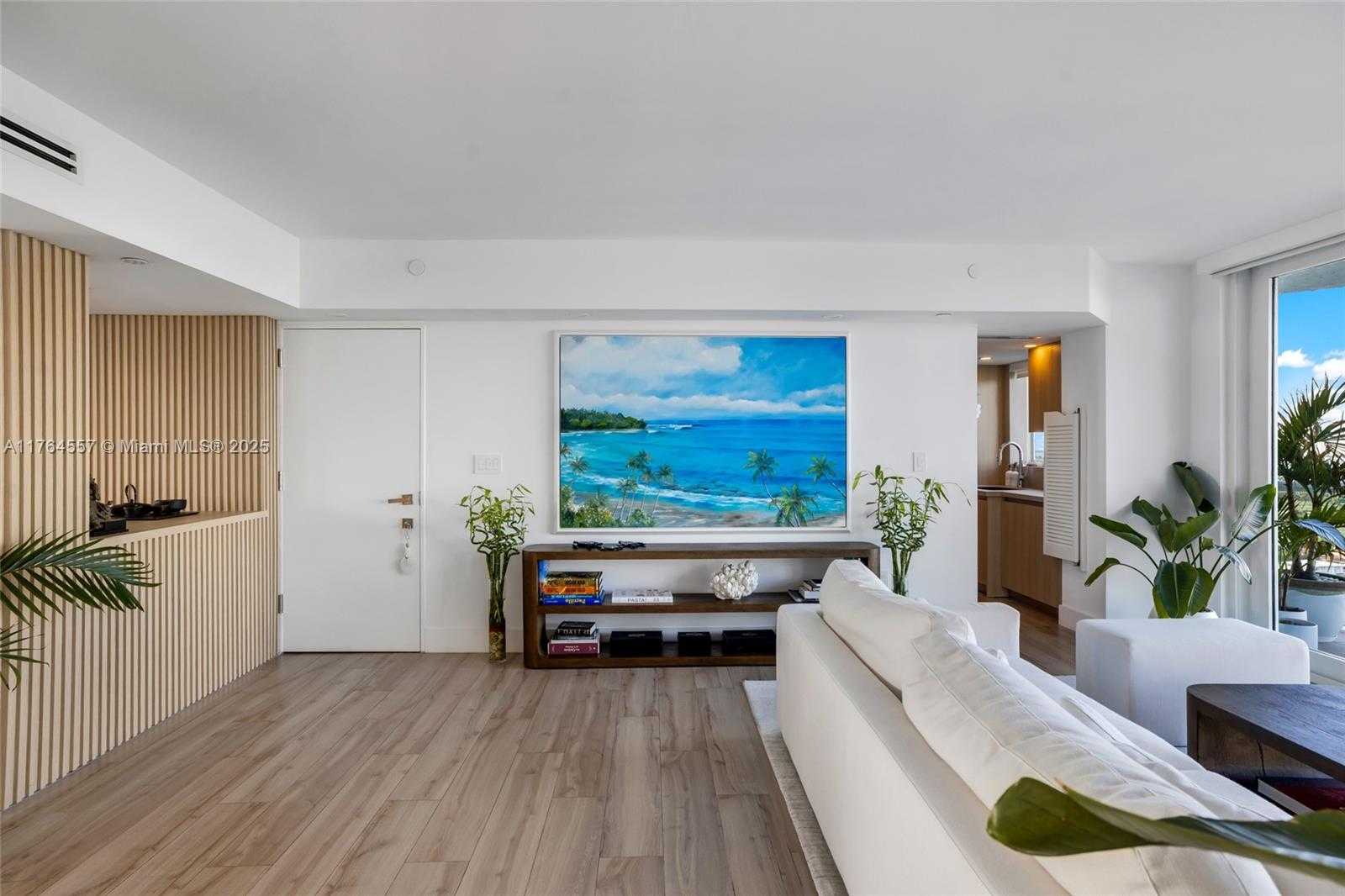 Small Image of 5900 COLLINS AV #2205/06, Miami Beach Number 9