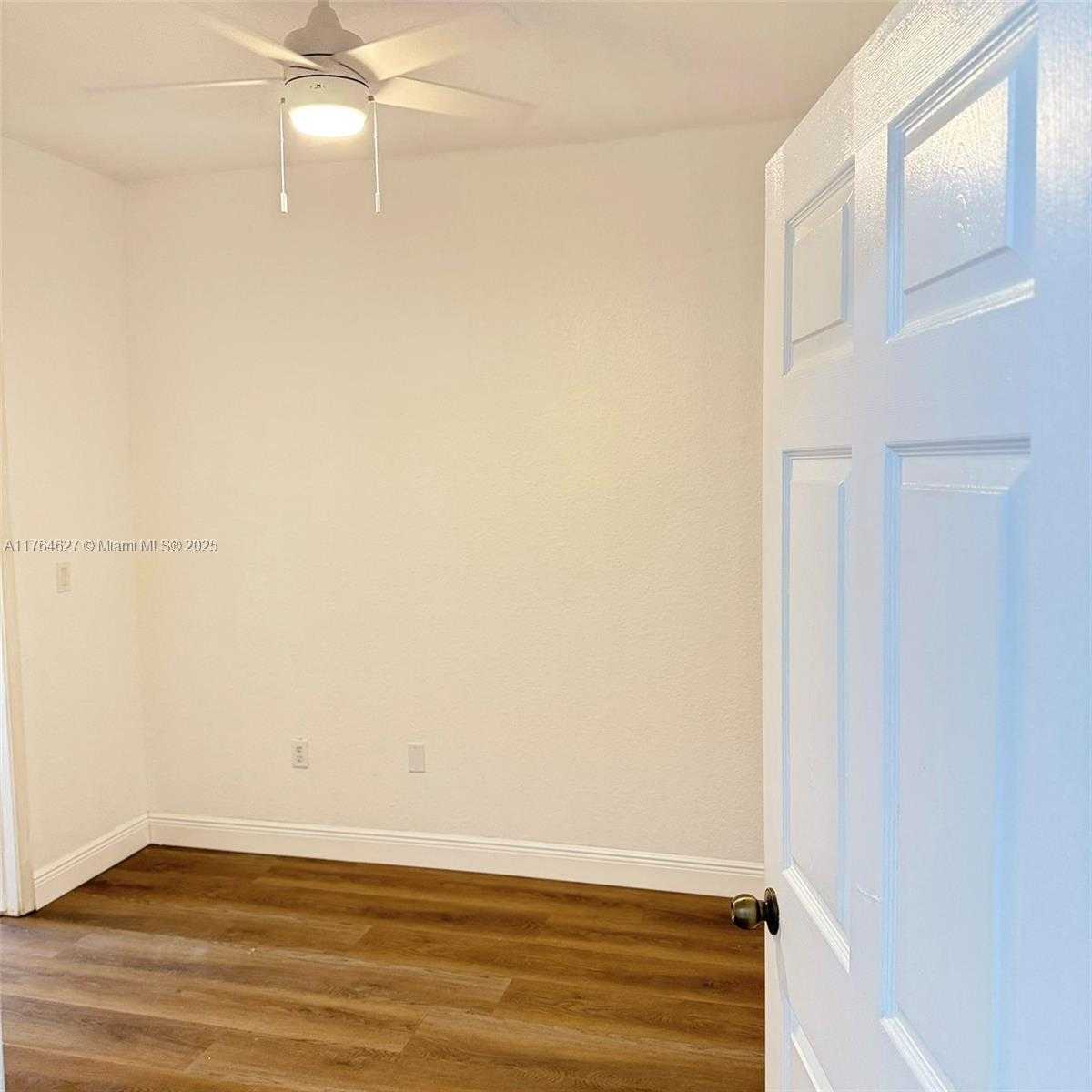 Small Image of 6482 CATALINA LN #6482, Tamarac Number 16