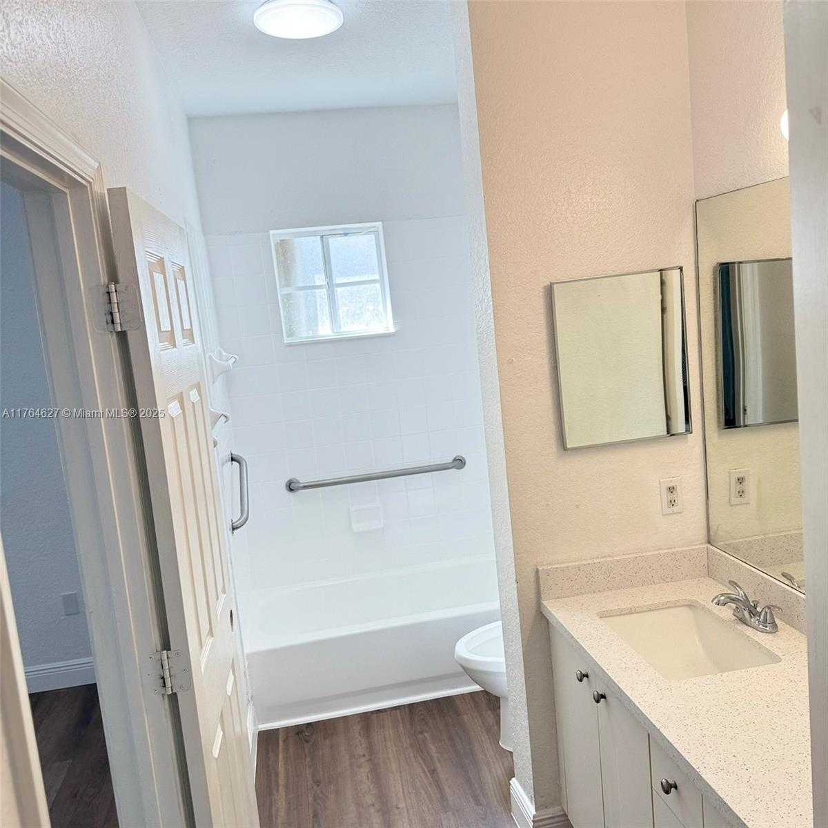 Small Image of 6482 CATALINA LN #6482, Tamarac Number 18