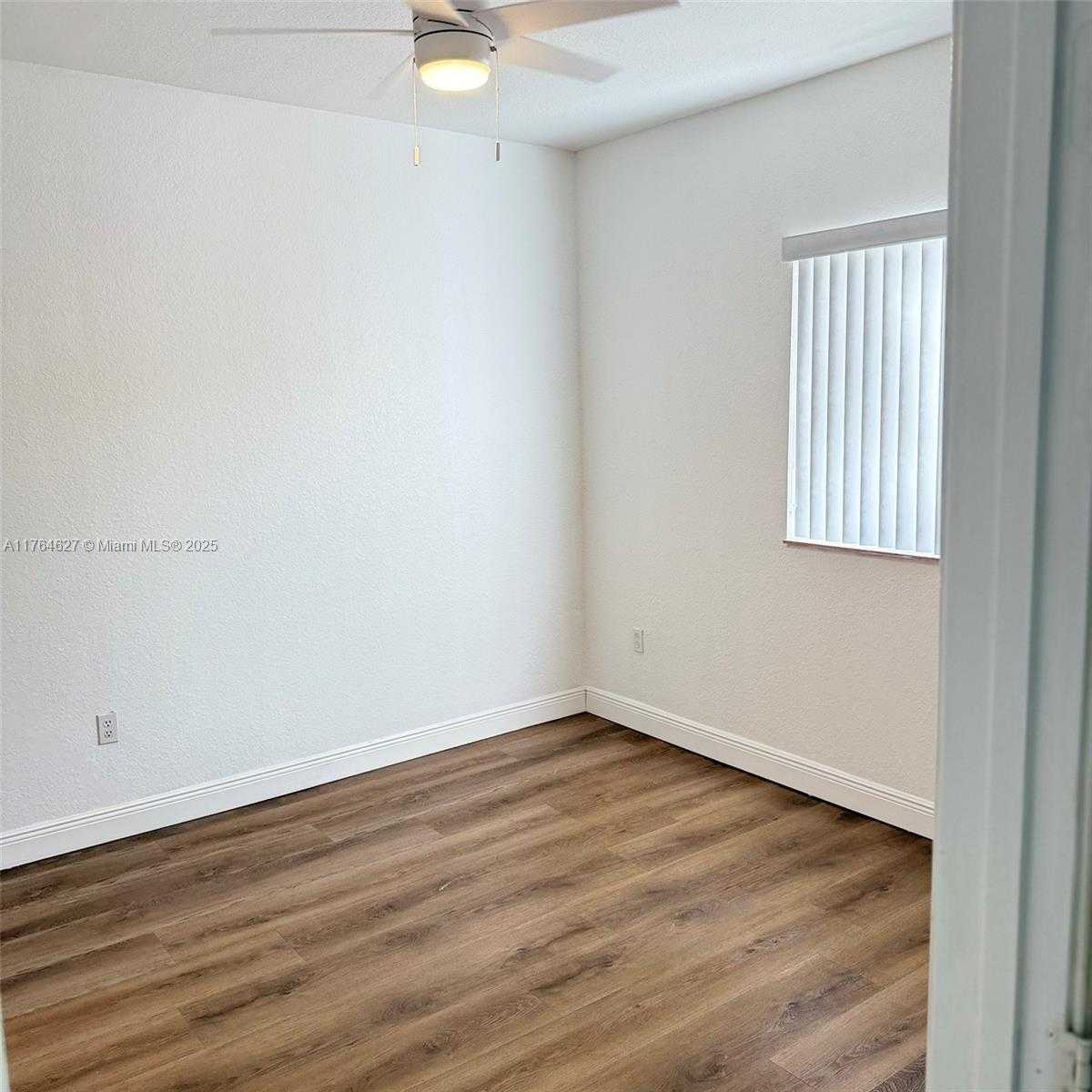 Small Image of 6482 CATALINA LN #6482, Tamarac Number 25