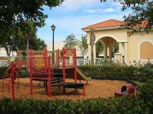 Small Image of 6482 CATALINA LN #6482, Tamarac Number 3