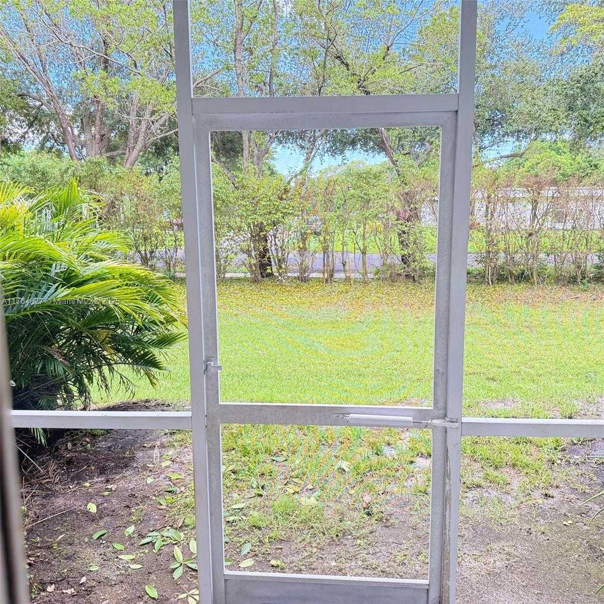 Small Image of 6482 CATALINA LN #6482, Tamarac Number 33