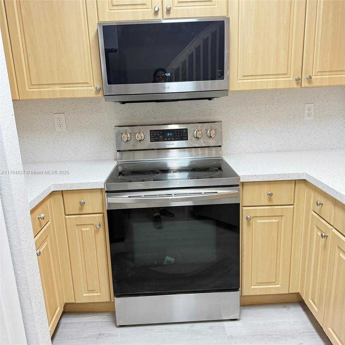 Small Image of 6482 CATALINA LN #6482, Tamarac Number 37