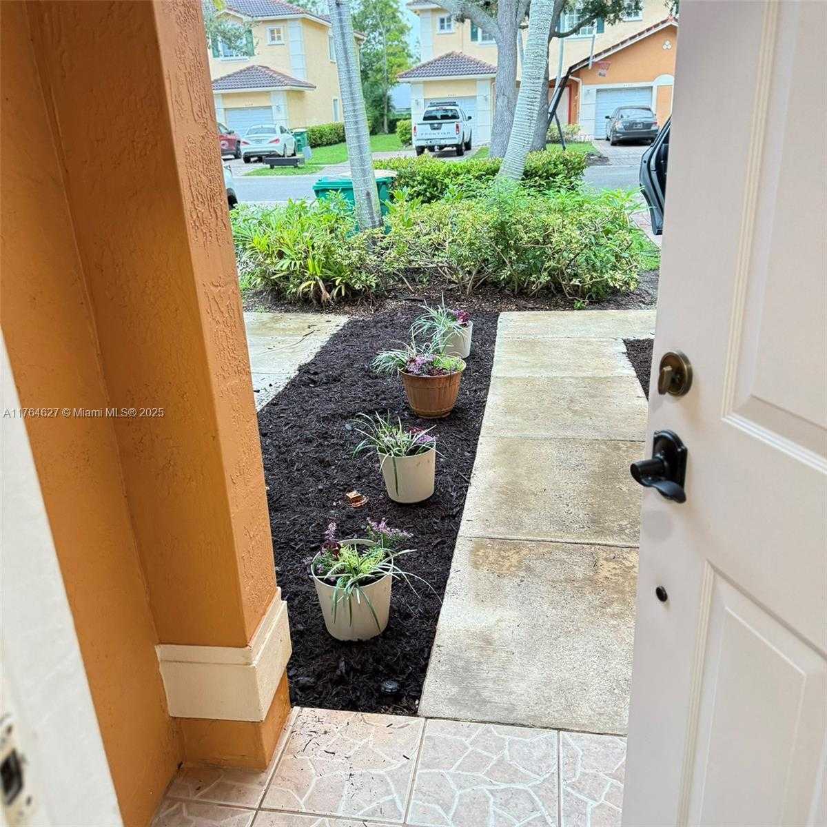 Small Image of 6482 CATALINA LN #6482, Tamarac Number 58