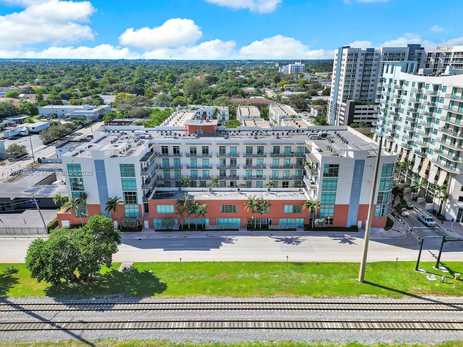 Small Image of 2100 VAN BUREN ST #206, Hollywood Number 17