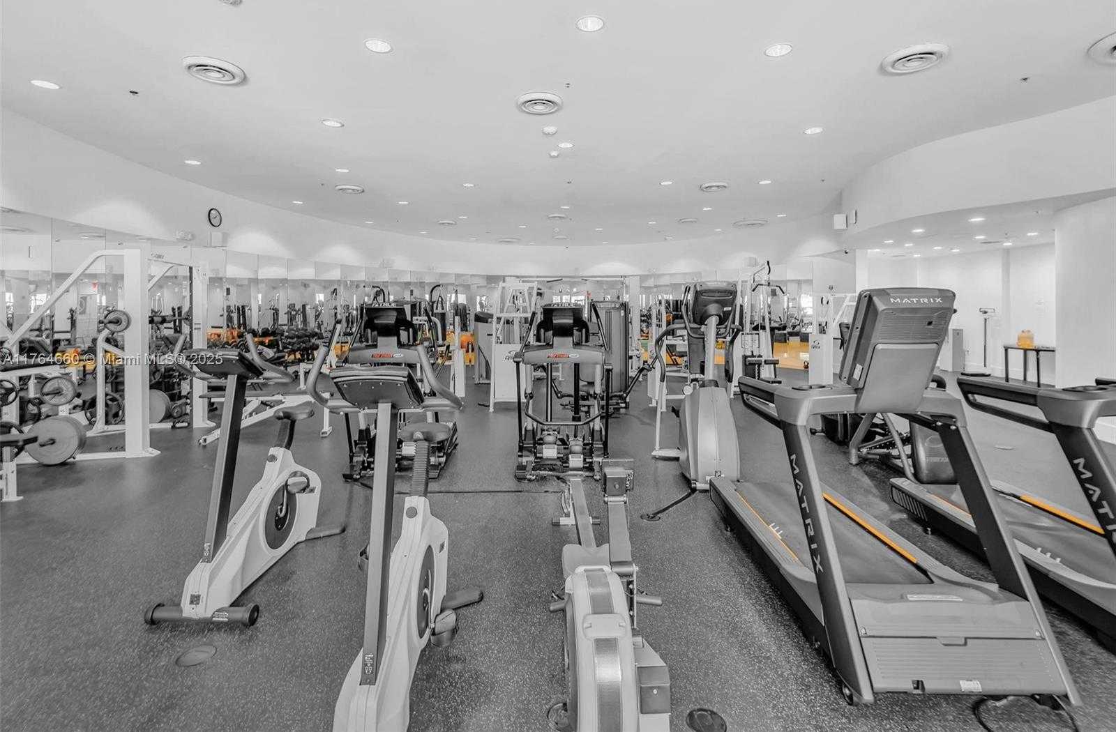 Small Image of 5600 COLLINS AVE #10J, Miami Beach Number 17