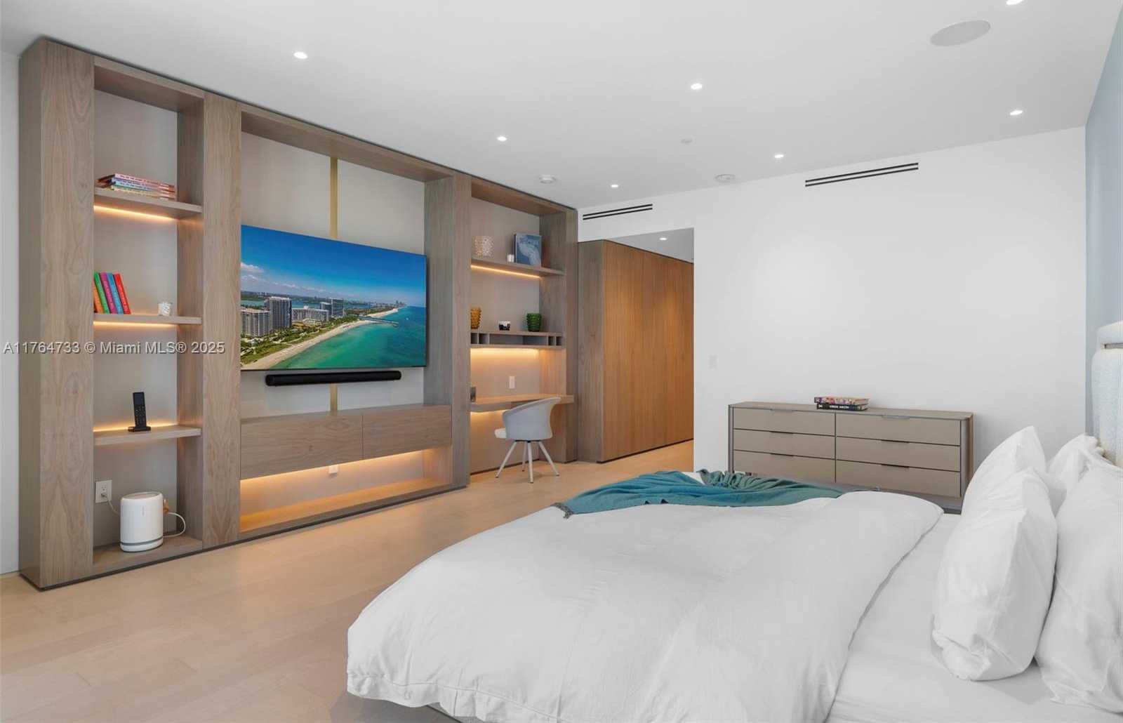 Small Image of 10225 COLLINS AVE #1402, Bal Harbour Number 11