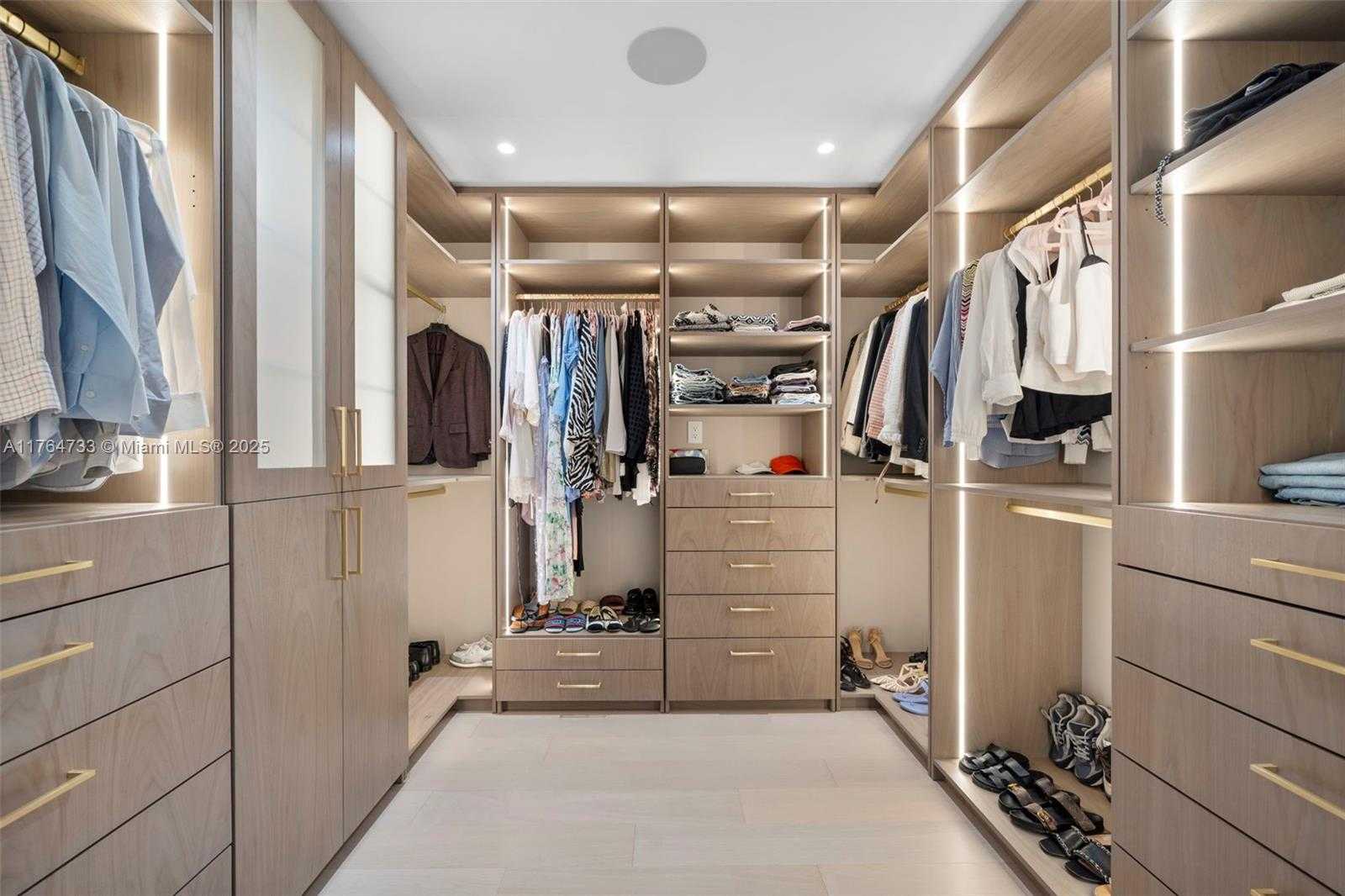 Small Image of 10225 COLLINS AVE #1402, Bal Harbour Number 15