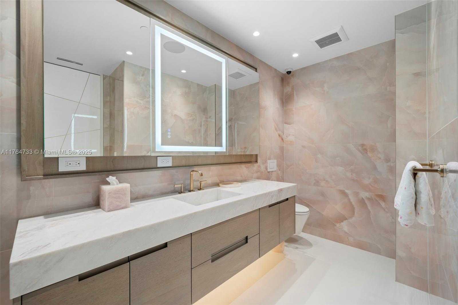 Small Image of 10225 COLLINS AVE #1402, Bal Harbour Number 19