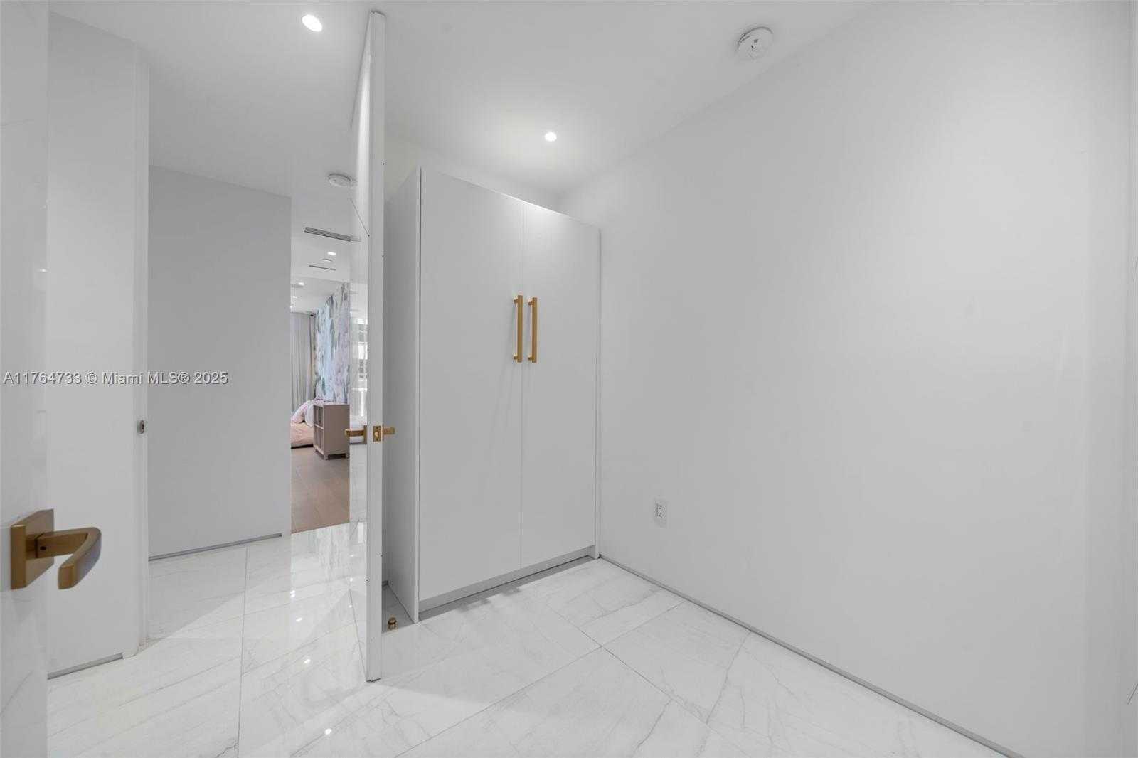 Small Image of 10225 COLLINS AVE #1402, Bal Harbour Number 23
