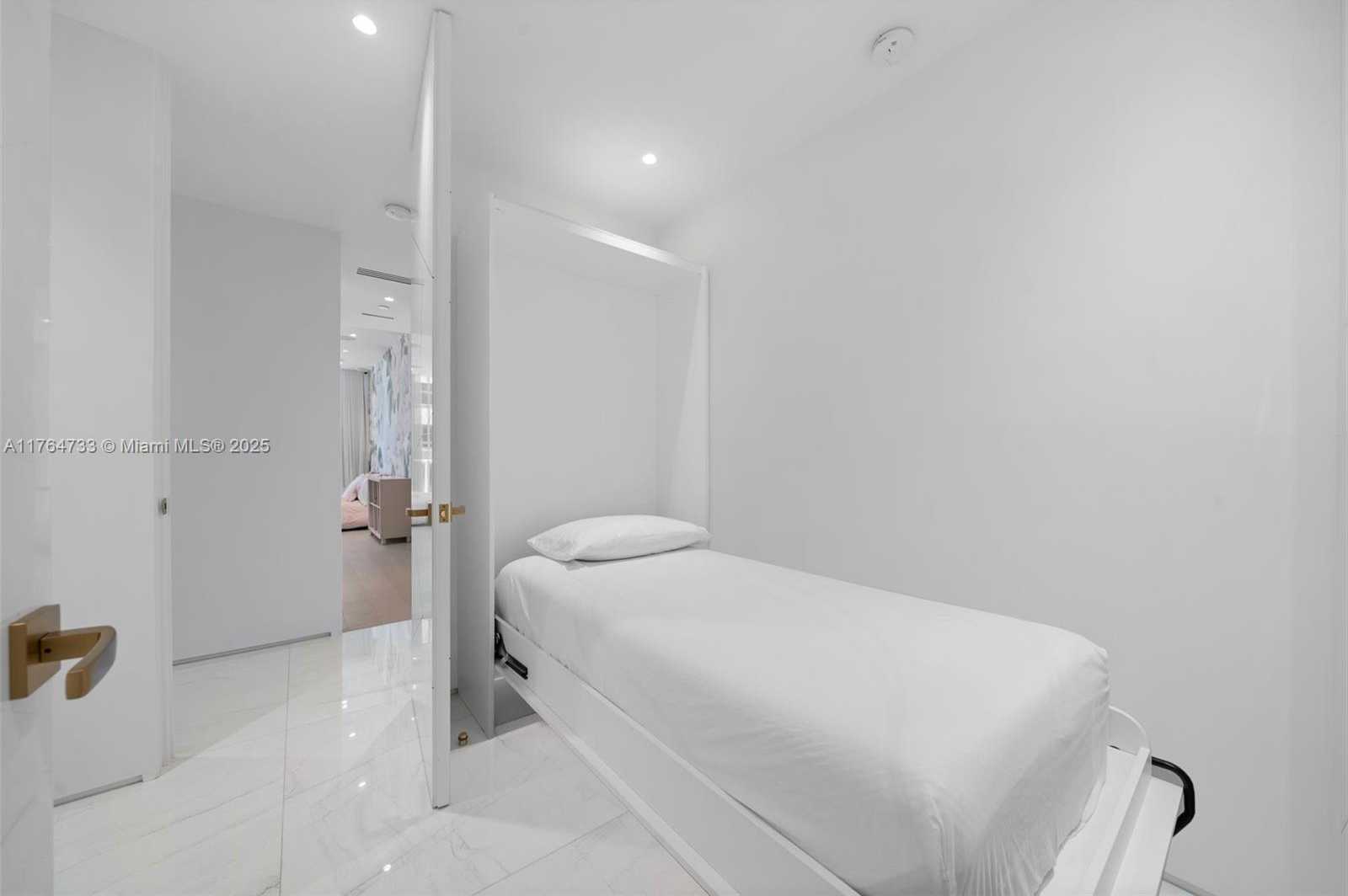 Small Image of 10225 COLLINS AVE #1402, Bal Harbour Number 24