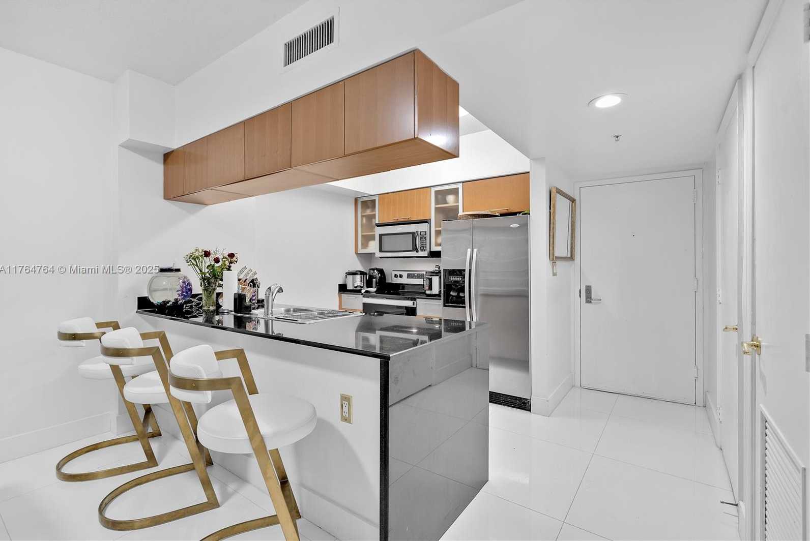 Small Image of 1750 NORTH BAYSHORE DR #1709, Miami Number 4