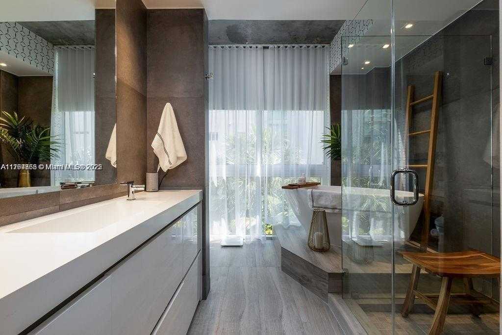 Small Image of 2001 MERIDIAN AVE #323, Miami Beach Number 12
