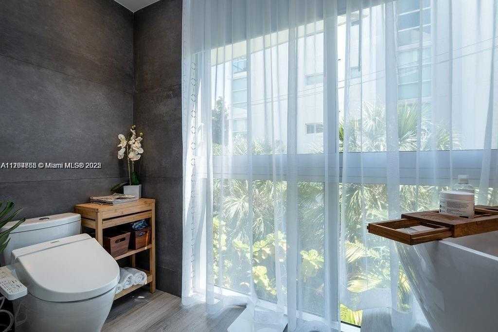 Small Image of 2001 MERIDIAN AVE #323, Miami Beach Number 16