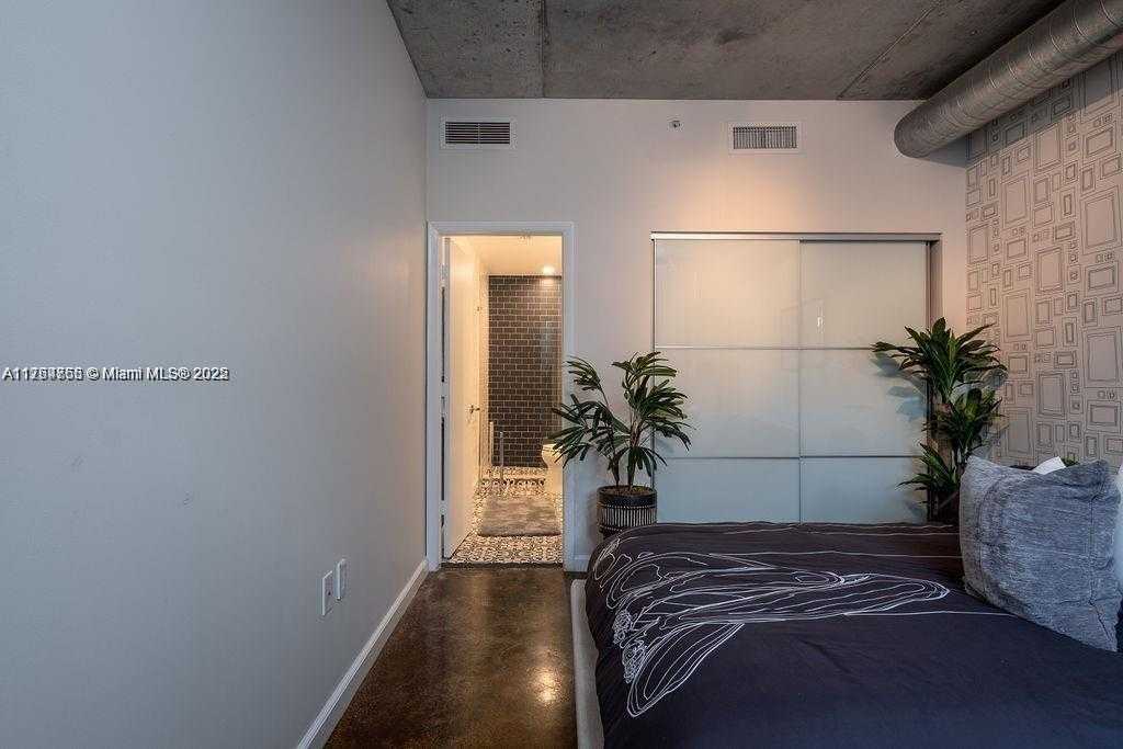 Small Image of 2001 MERIDIAN AVE #323, Miami Beach Number 20