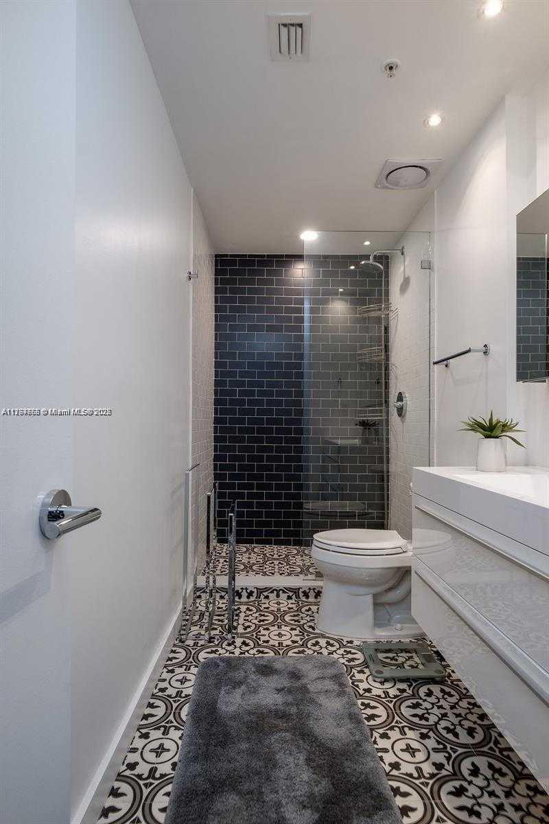Small Image of 2001 MERIDIAN AVE #323, Miami Beach Number 23