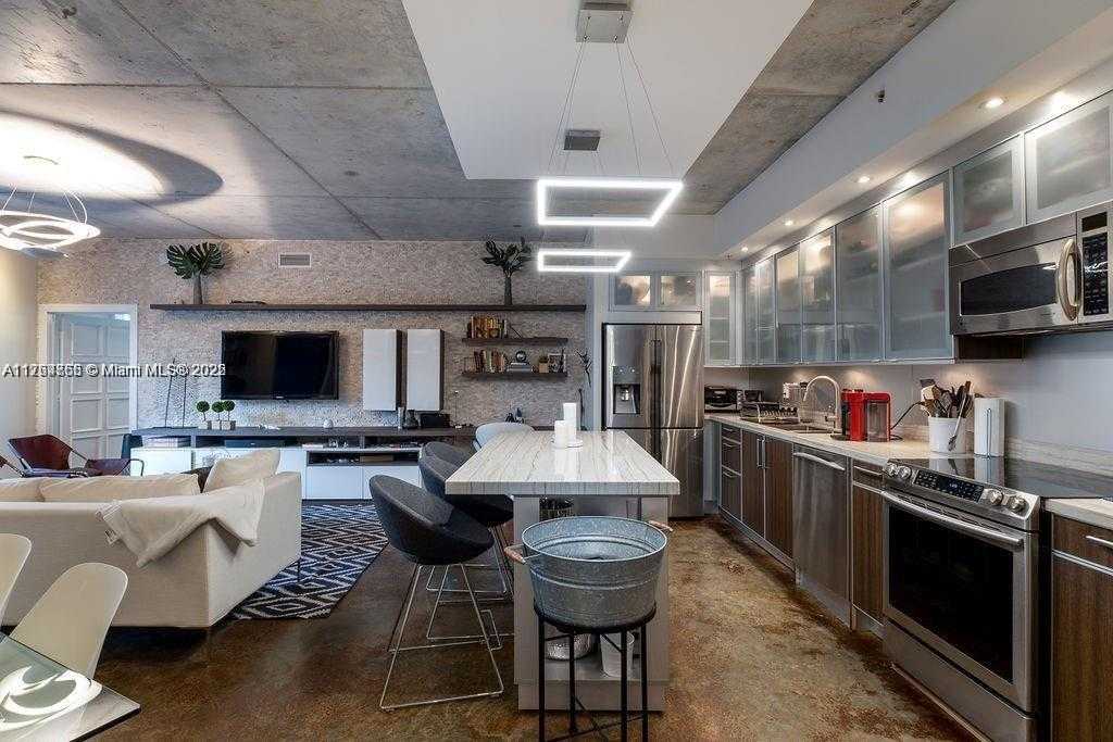 Small Image of 2001 MERIDIAN AVE #323, Miami Beach Number 3