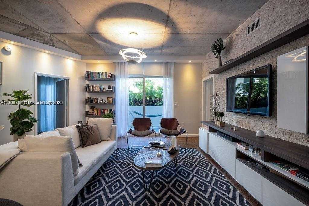 Small Image of 2001 MERIDIAN AVE #323, Miami Beach Number 4