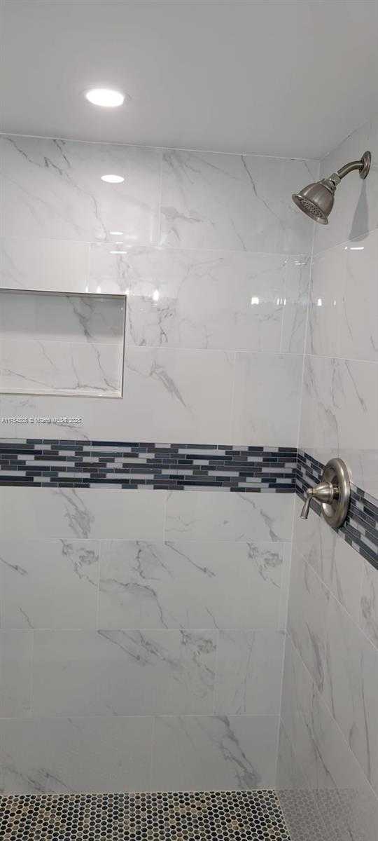 Small Image of 1825 SOUTH OCEAN DR #914, Hallandale Beach Number 11