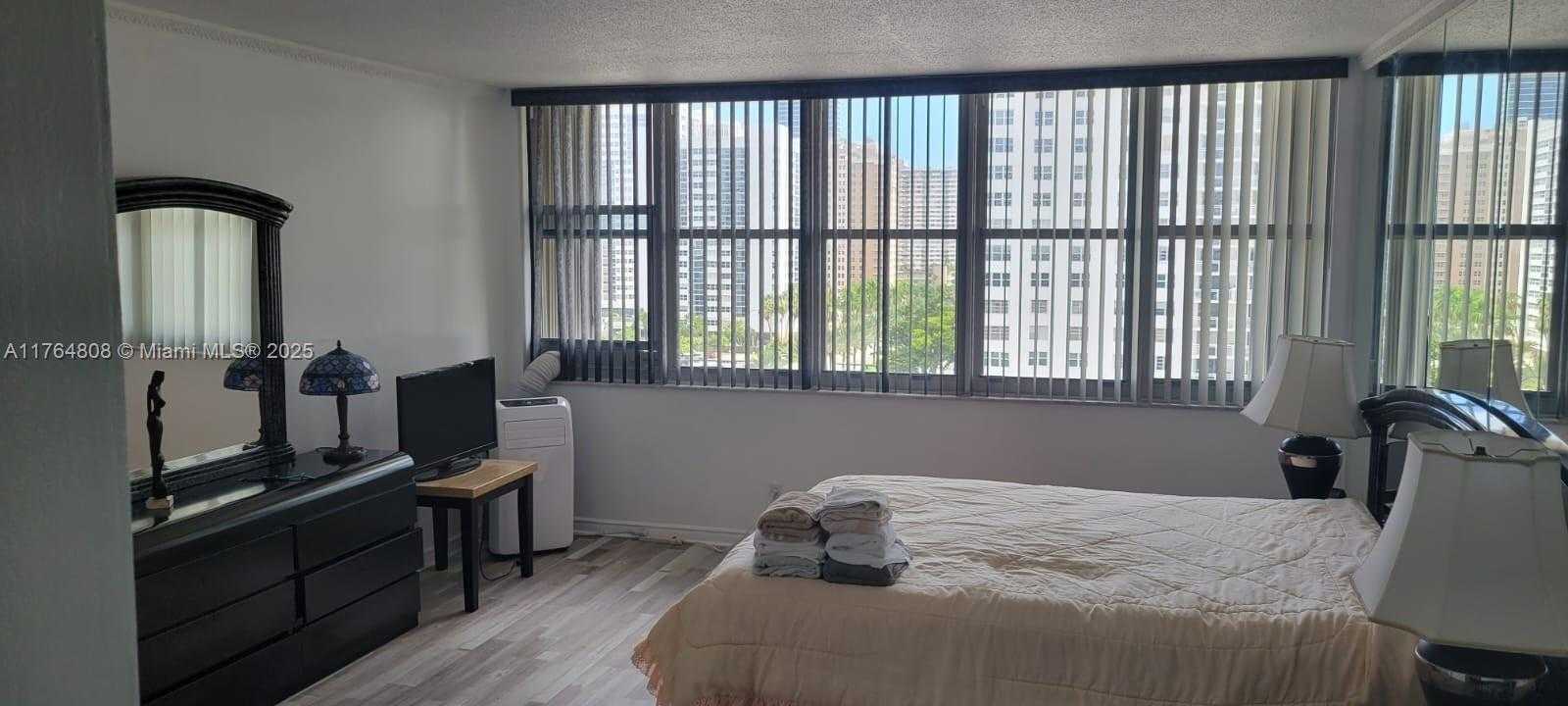 Small Image of 1825 SOUTH OCEAN DR #914, Hallandale Beach Number 8