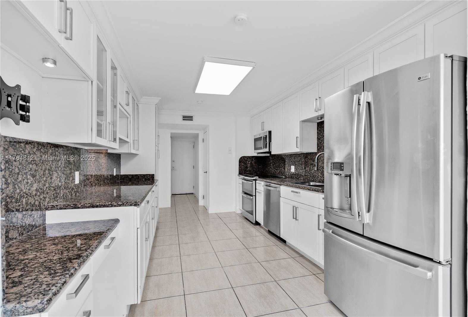 Small Image of 600 GRAPETREE DR #8CS, Key Biscayne Number 12
