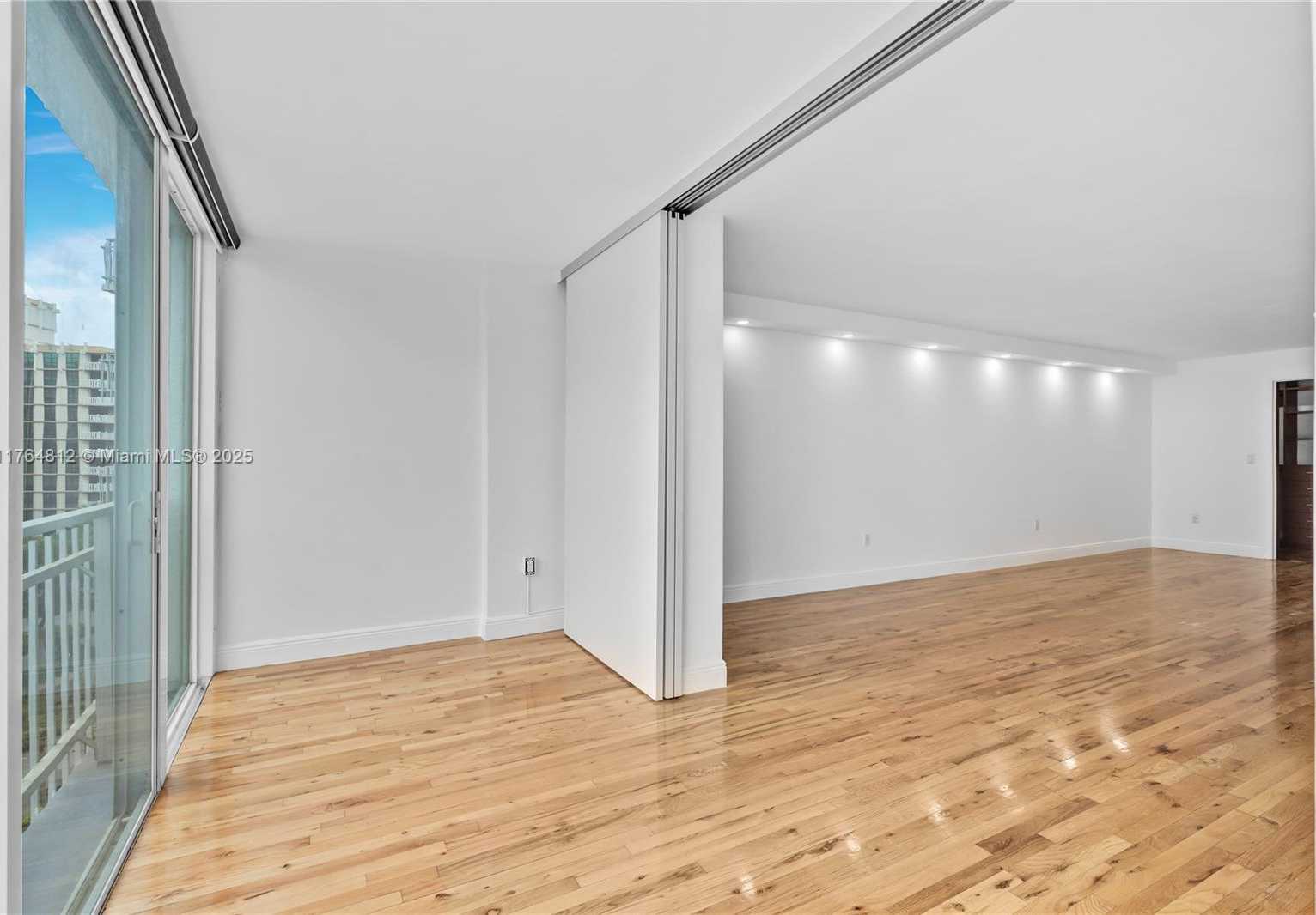 Small Image of 600 GRAPETREE DR #8CS, Key Biscayne Number 14