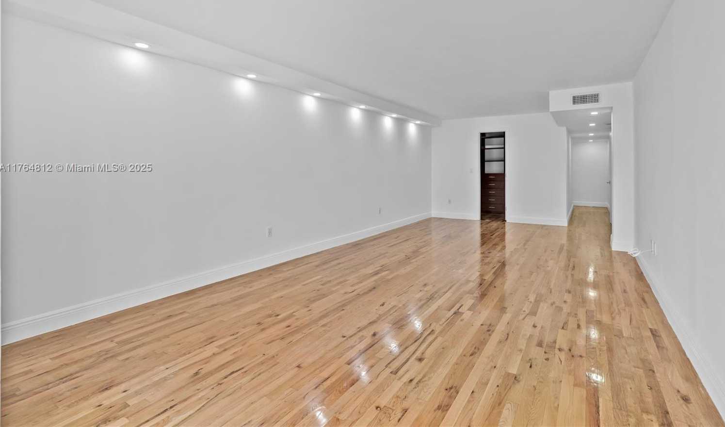Small Image of 600 GRAPETREE DR #8CS, Key Biscayne Number 15