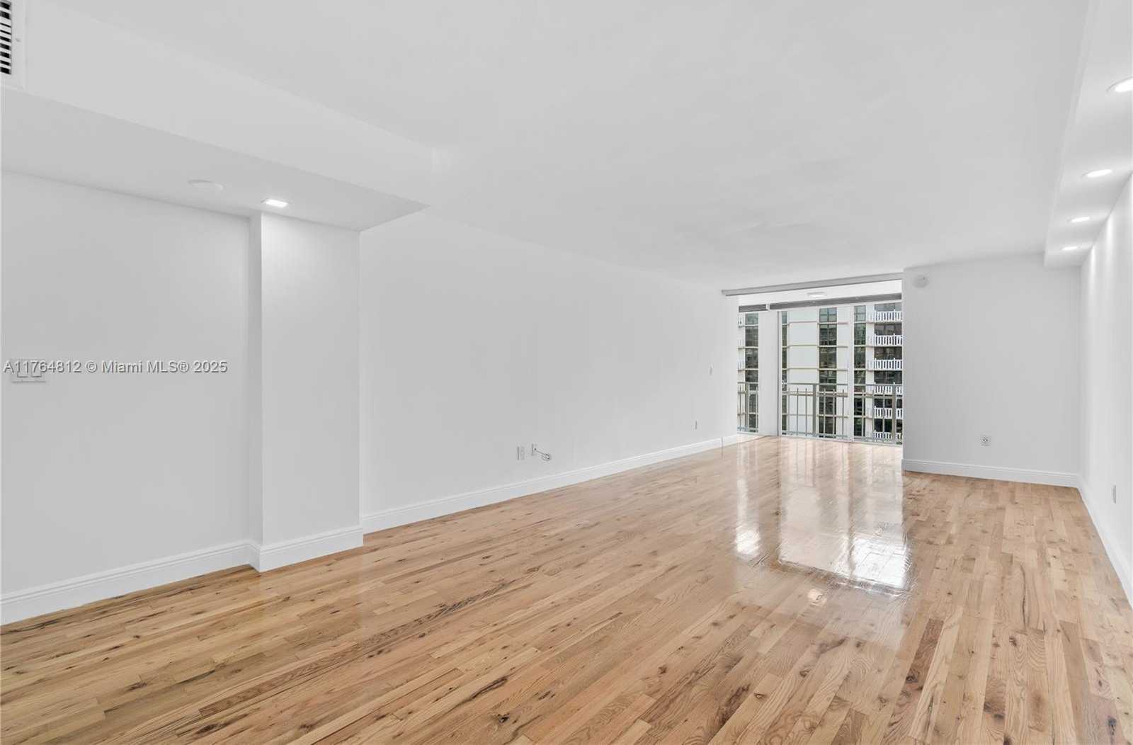 Small Image of 600 GRAPETREE DR #8CS, Key Biscayne Number 17