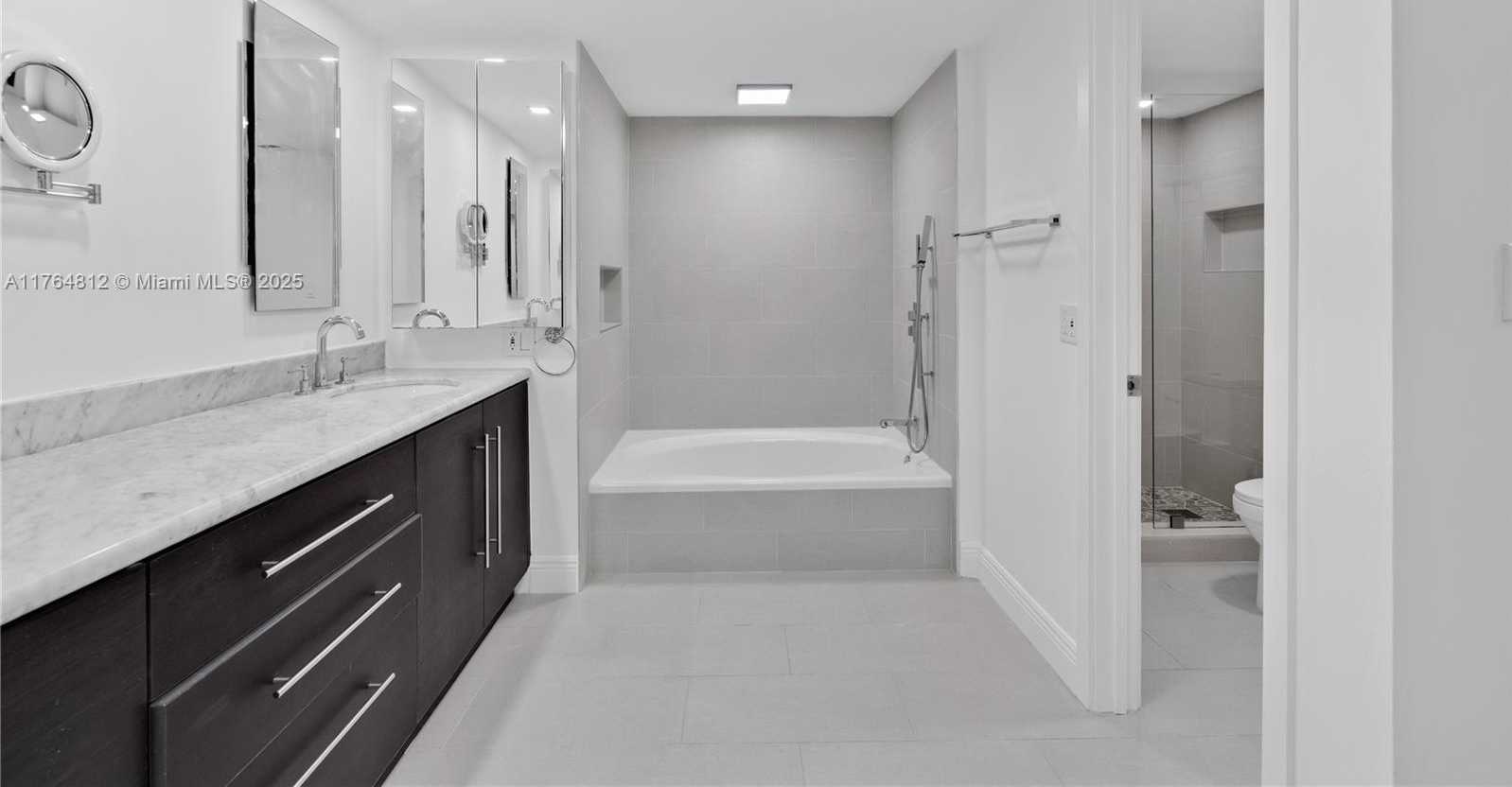 Small Image of 600 GRAPETREE DR #8CS, Key Biscayne Number 18
