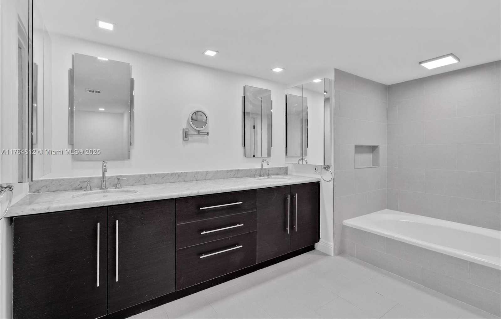 Small Image of 600 GRAPETREE DR #8CS, Key Biscayne Number 20