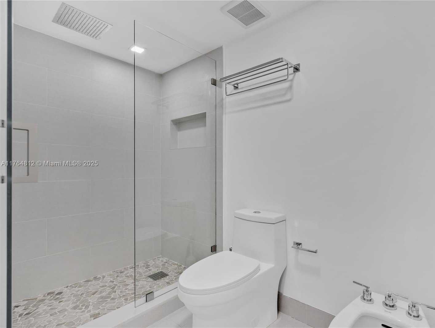 Small Image of 600 GRAPETREE DR #8CS, Key Biscayne Number 21