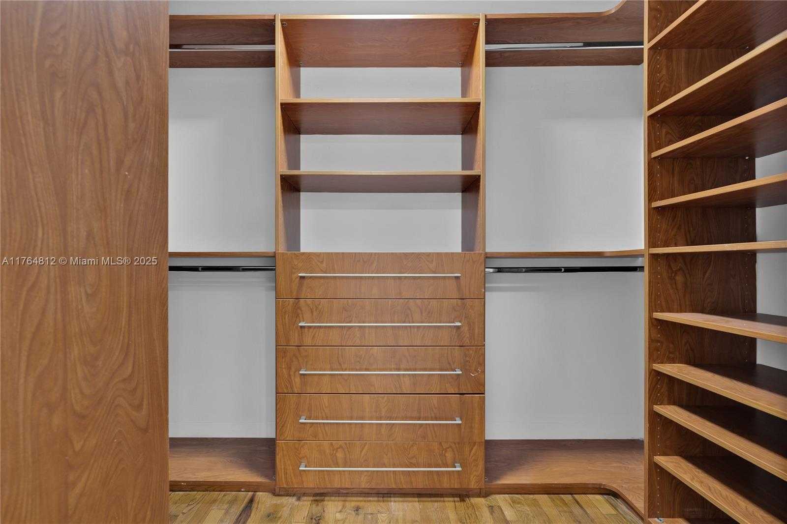 Small Image of 600 GRAPETREE DR #8CS, Key Biscayne Number 22